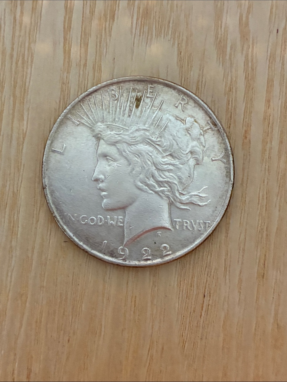 Vintage 1922 Silver U.S. Peace Dollar - Classic Silver Tone - Picture 1 of 2